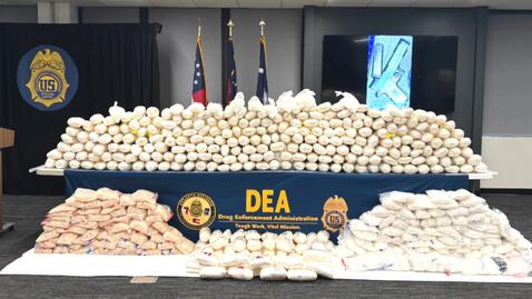 Incautaron 92,4 kg de polvo de fentanilo, también 1,157,672 pastillas falsificadas. Además de 6,062 kg de metanfetamina, 22,842 kg de cocaína, y 33 kg de heroína.