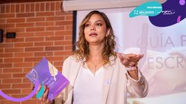 Adriana Valencia es creadora de Experiencia Vital Co, una marca que diseña experiencias terapéuticas para el bienestar y la salud mental