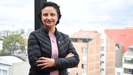 “La psicóloga oncológica fue esencial. Me ayudó a ponerle nombre al miedo, a la ansiedad y a entender que la recaída también puede ser un pensamiento que se aprende a manejar. Participar en grupos de apoyo me recordó que no estaba sola, que muchas mujeres estamos en este camino de reconstruirnos”, cuenta Erika Hernández quien a sus 48 años enfrentó el cáncer de mama que transformó su manera de ver la vida.