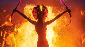 Entre las sombras y las luces se desarrolla esta tercera entrega de James Cameron, que se extiende por tres horas y 18 minutos, en la que explora lugares más densos, pero también eleva belleza y resistencia.